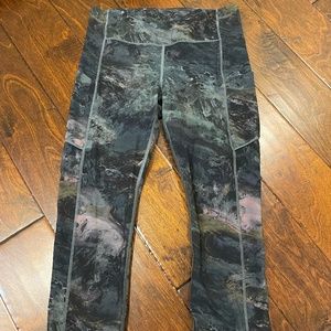 Lululemon crop leggings size 8